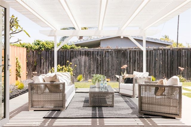 2566 Oxford, Costa Mesa, CA 92626