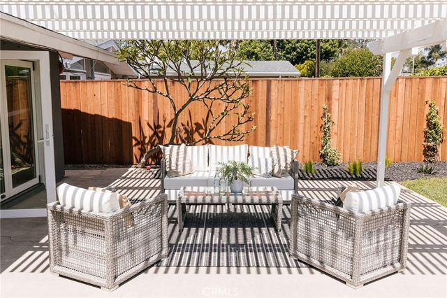 2566 Oxford, Costa Mesa, CA 92626