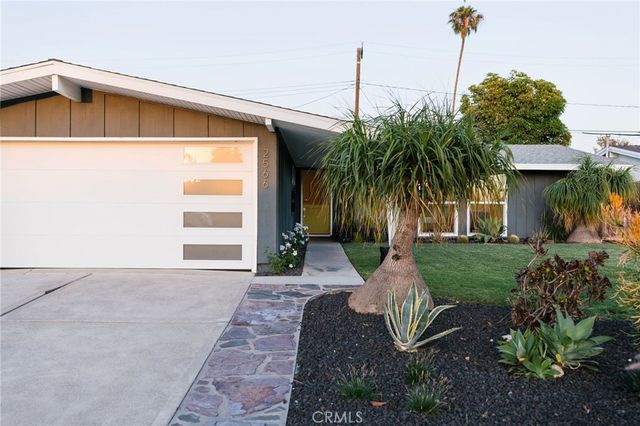 2566 Oxford, Costa Mesa, CA 92626