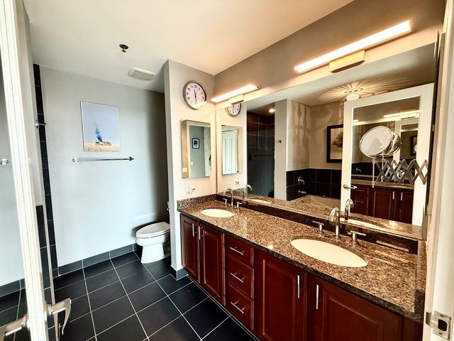 125 E 13th Street 909, Chicago, IL 60605