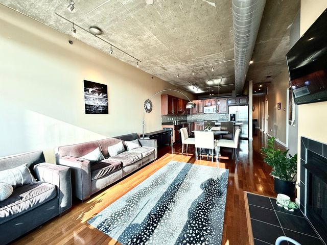 125 E 13th Street 909, Chicago, IL 60605