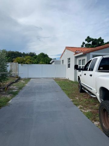 2471 Dewey Street, Hollywood, FL 33020