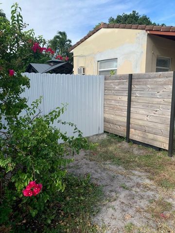 2471 Dewey Street, Hollywood, FL 33020
