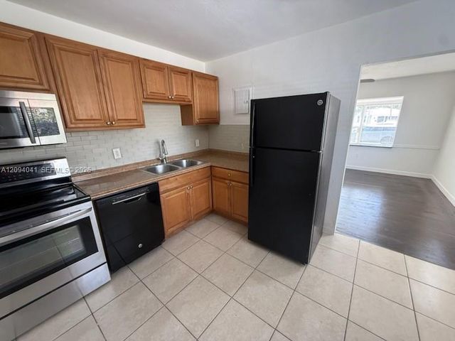 2471 Dewey Street, Hollywood, FL 33020