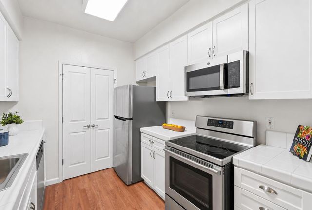 1982 W Bayshore Road 214, East Palo Alto, CA 94303