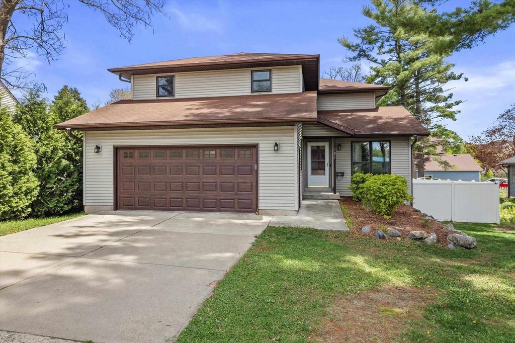 121 Merton Avenue, Lodi, WI 53555