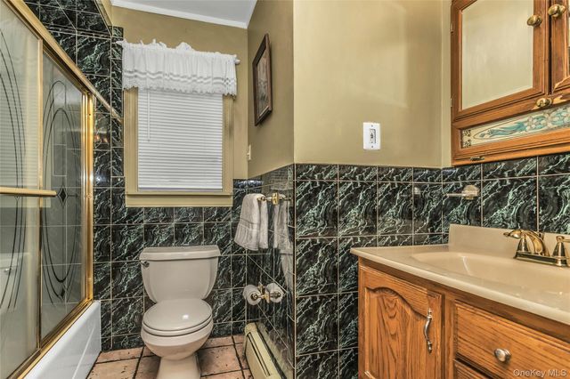 9 Kays Court, North Babylon, NY 11703