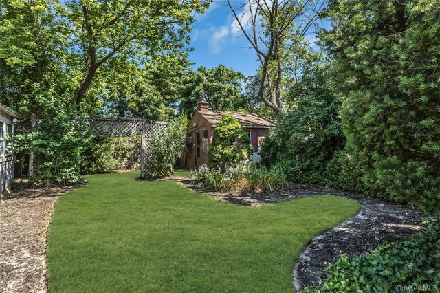 9 Kays Court, North Babylon, NY 11703
