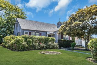 9 Kays Court, North Babylon, NY 11703