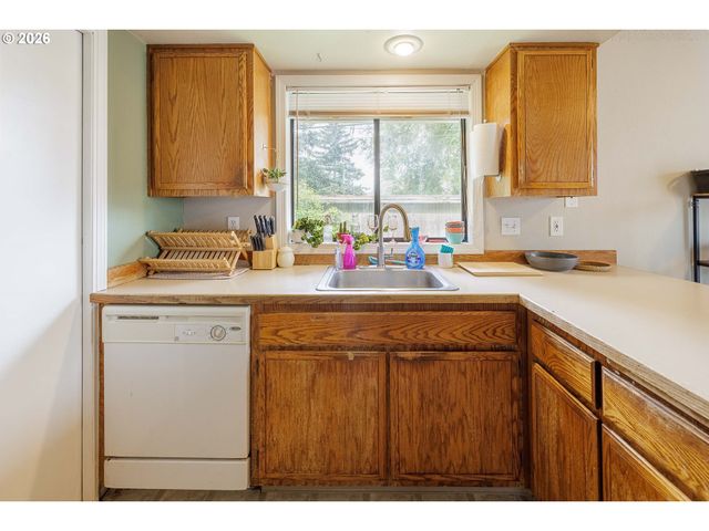 1729 Se 160TH Ave, Portland, OR 97233