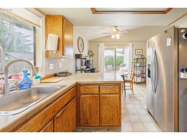 1729 Se 160TH Ave, Portland, OR 97233