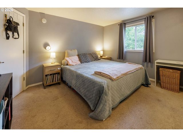 1729 Se 160TH Ave, Portland, OR 97233
