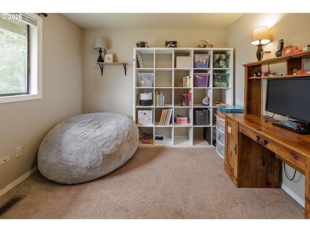 1729 Se 160TH Ave, Portland, OR 97233