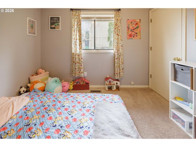 1729 Se 160TH Ave, Portland, OR 97233