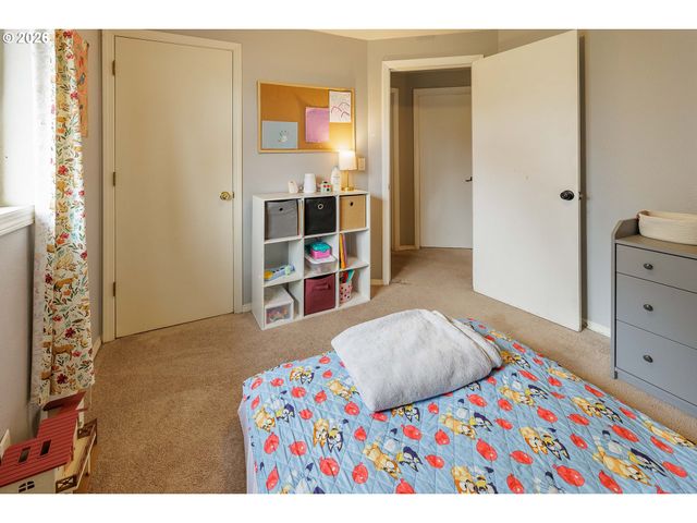 1729 Se 160TH Ave, Portland, OR 97233