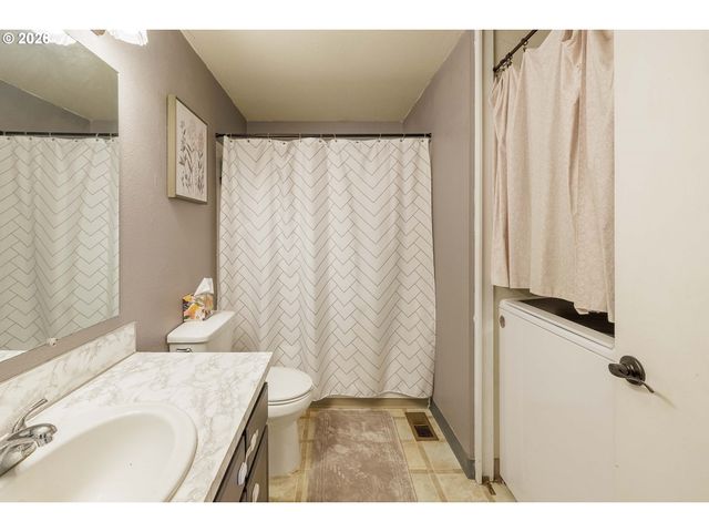 1729 Se 160TH Ave, Portland, OR 97233
