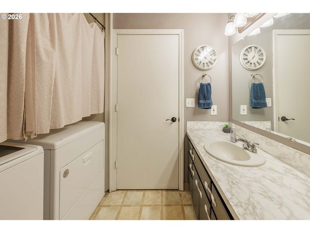 1729 Se 160TH Ave, Portland, OR 97233