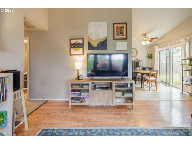 1729 Se 160TH Ave, Portland, OR 97233