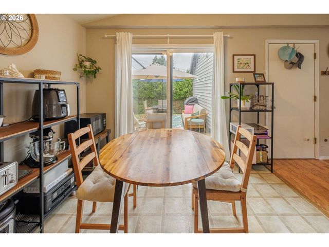 1729 Se 160TH Ave, Portland, OR 97233