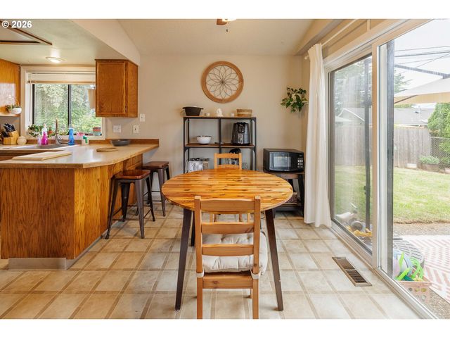 1729 Se 160TH Ave, Portland, OR 97233
