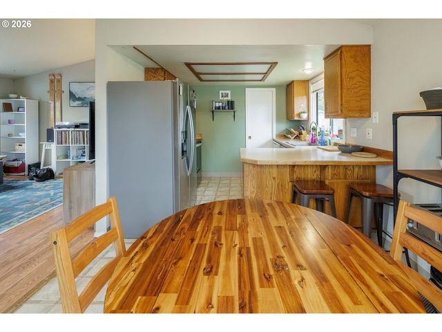 1729 Se 160TH Ave, Portland, OR 97233