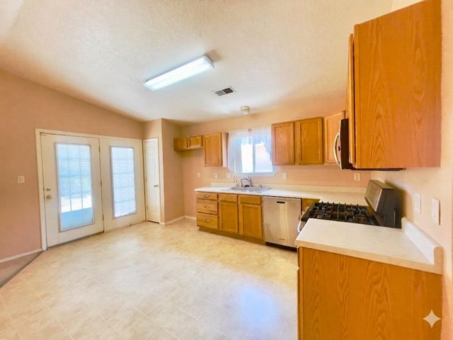 6419 Amberside Road NW, Albuquerque, NM 87120