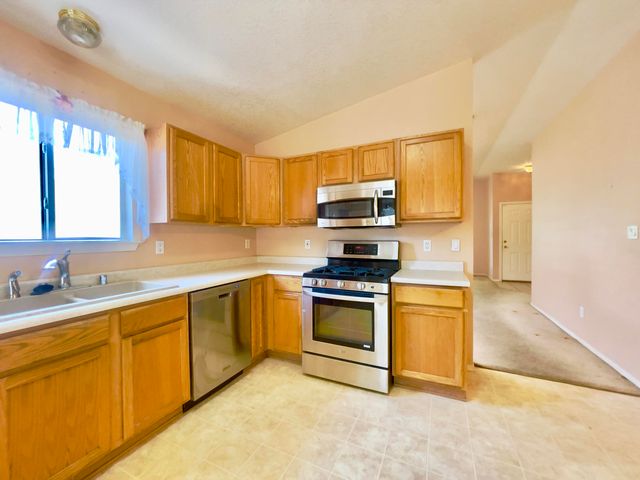 6419 Amberside Road NW, Albuquerque, NM 87120