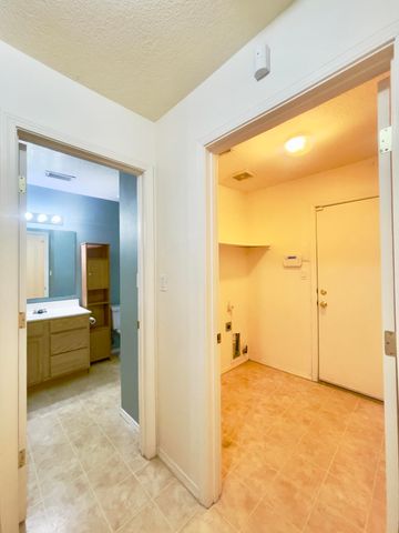 6419 Amberside Road NW, Albuquerque, NM 87120
