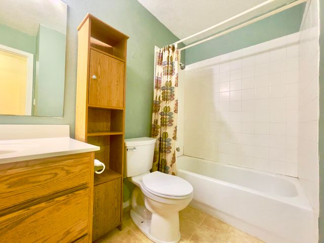 6419 Amberside Road NW, Albuquerque, NM 87120