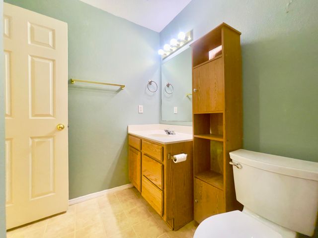 6419 Amberside Road NW, Albuquerque, NM 87120