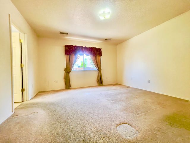 6419 Amberside Road NW, Albuquerque, NM 87120