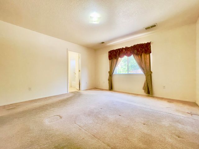 6419 Amberside Road NW, Albuquerque, NM 87120