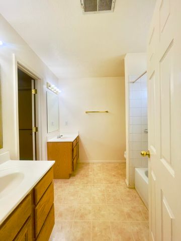 6419 Amberside Road NW, Albuquerque, NM 87120