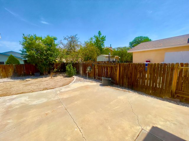 6419 Amberside Road NW, Albuquerque, NM 87120