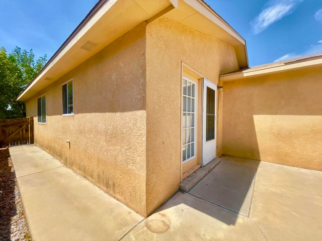 6419 Amberside Road NW, Albuquerque, NM 87120