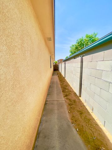 6419 Amberside Road NW, Albuquerque, NM 87120
