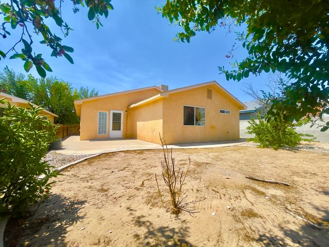 6419 Amberside Road NW, Albuquerque, NM 87120