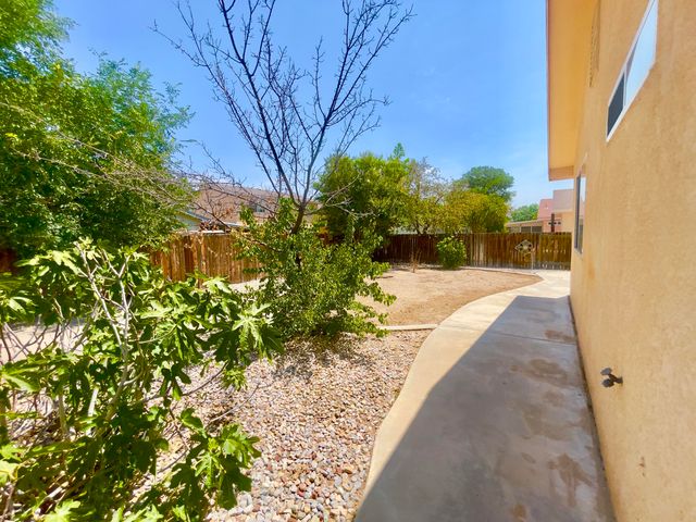 6419 Amberside Road NW, Albuquerque, NM 87120