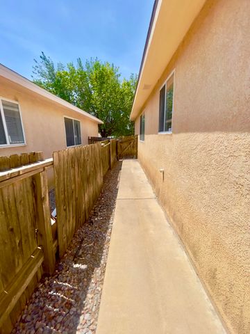 6419 Amberside Road NW, Albuquerque, NM 87120