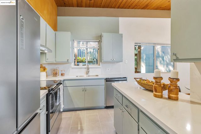 6335 Girvin Dr, Oakland, CA 94611