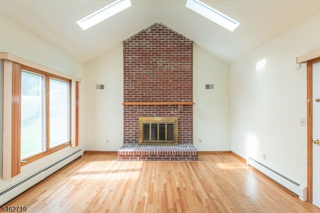 34 Silver Spring Ct, East Hanover Twp., NJ 07936