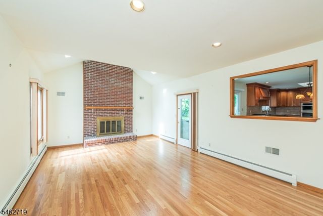 34 Silver Spring Ct, East Hanover Twp., NJ 07936