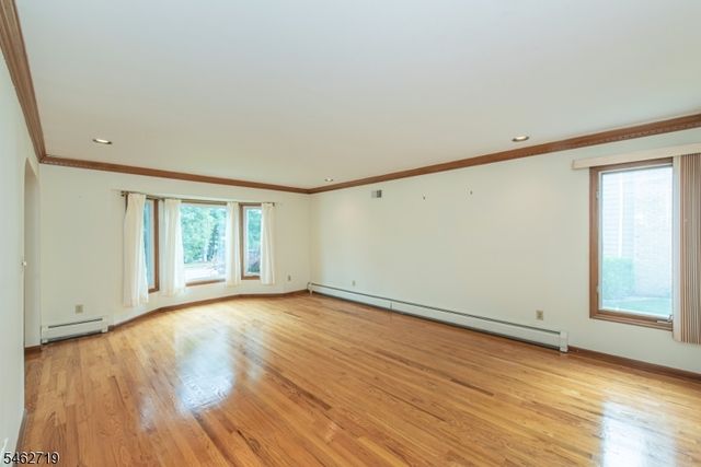 34 Silver Spring Ct, East Hanover Twp., NJ 07936