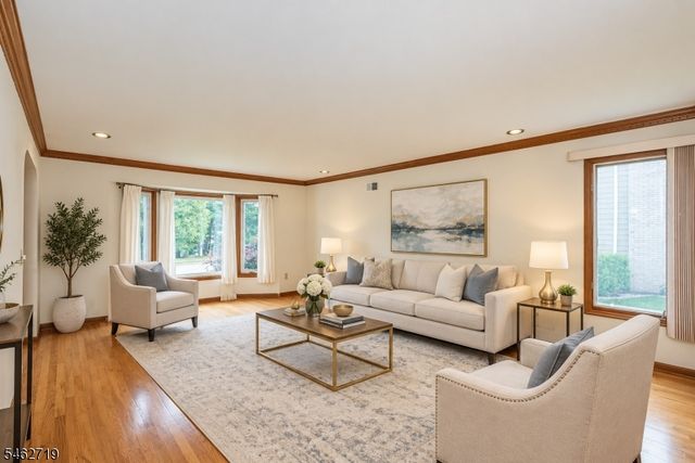 34 Silver Spring Ct, East Hanover Twp., NJ 07936