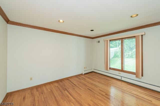 34 Silver Spring Ct, East Hanover Twp., NJ 07936