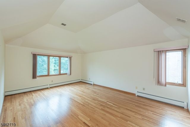 34 Silver Spring Ct, East Hanover Twp., NJ 07936