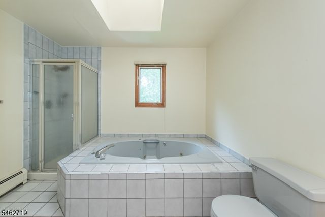 34 Silver Spring Ct, East Hanover Twp., NJ 07936