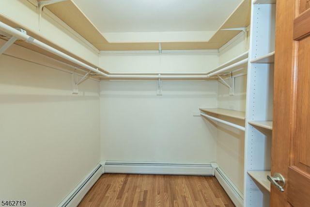 34 Silver Spring Ct, East Hanover Twp., NJ 07936