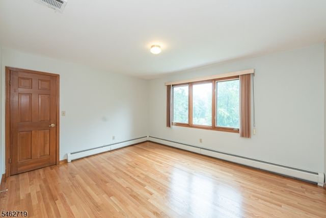 34 Silver Spring Ct, East Hanover Twp., NJ 07936