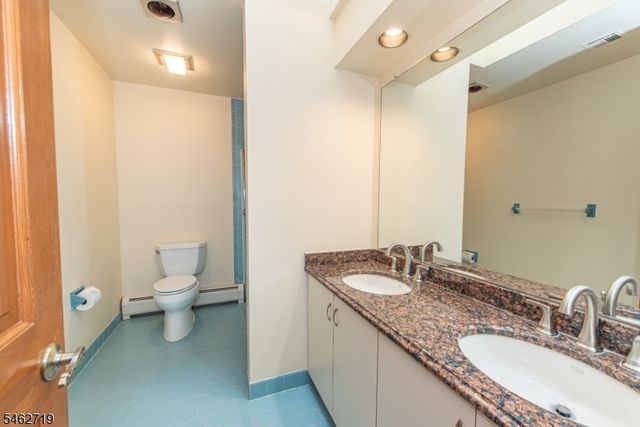 34 Silver Spring Ct, East Hanover Twp., NJ 07936